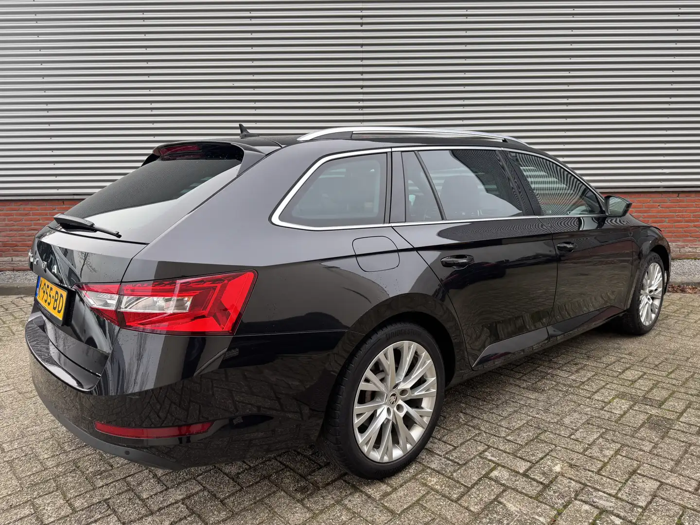 Skoda Superb Combi 1.5 TSI ACT Business Edition | Keyless | Elk Zwart - 2