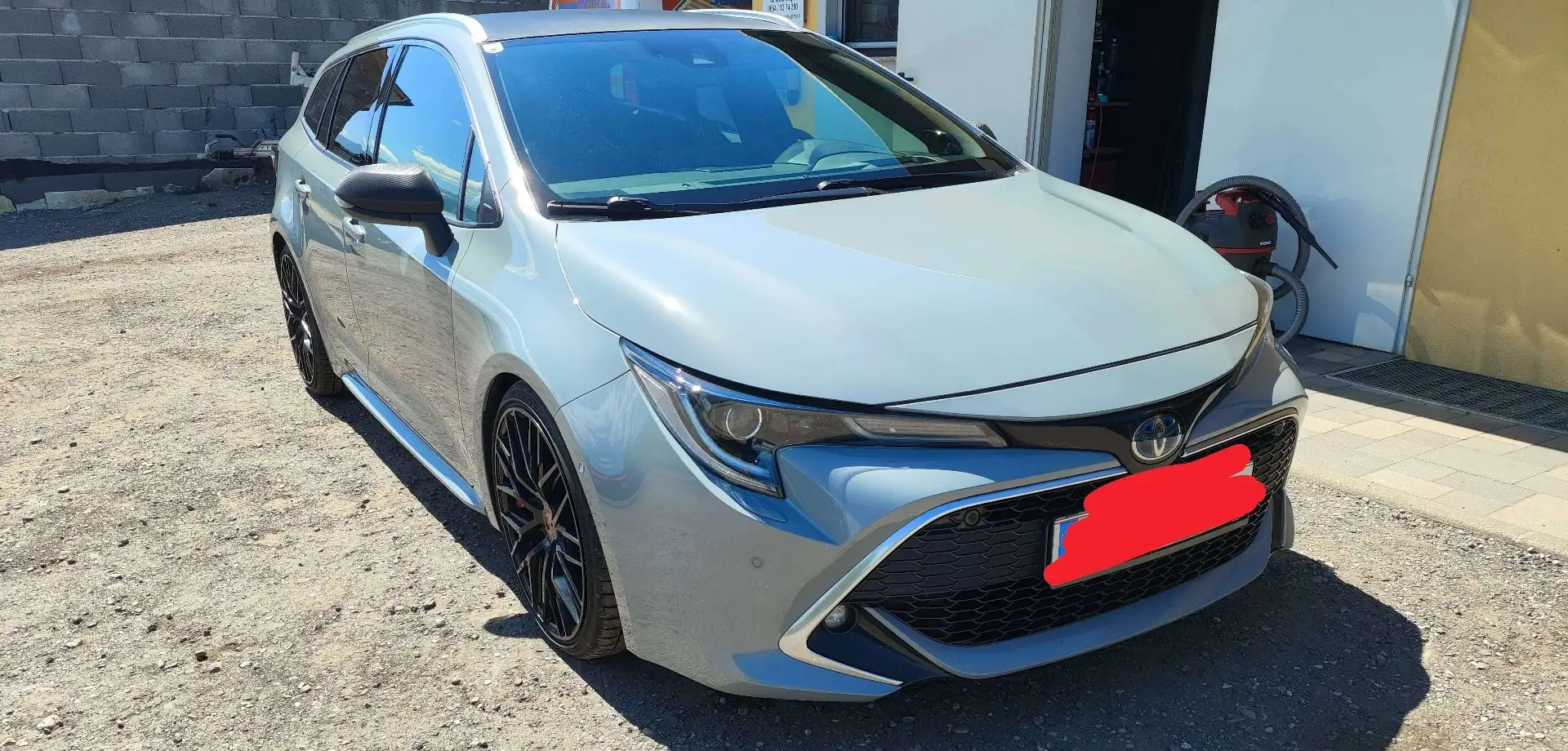 Toyota Corolla Corolla Kombi 2,0 Hybrid Design Aut. Design Grau - 1