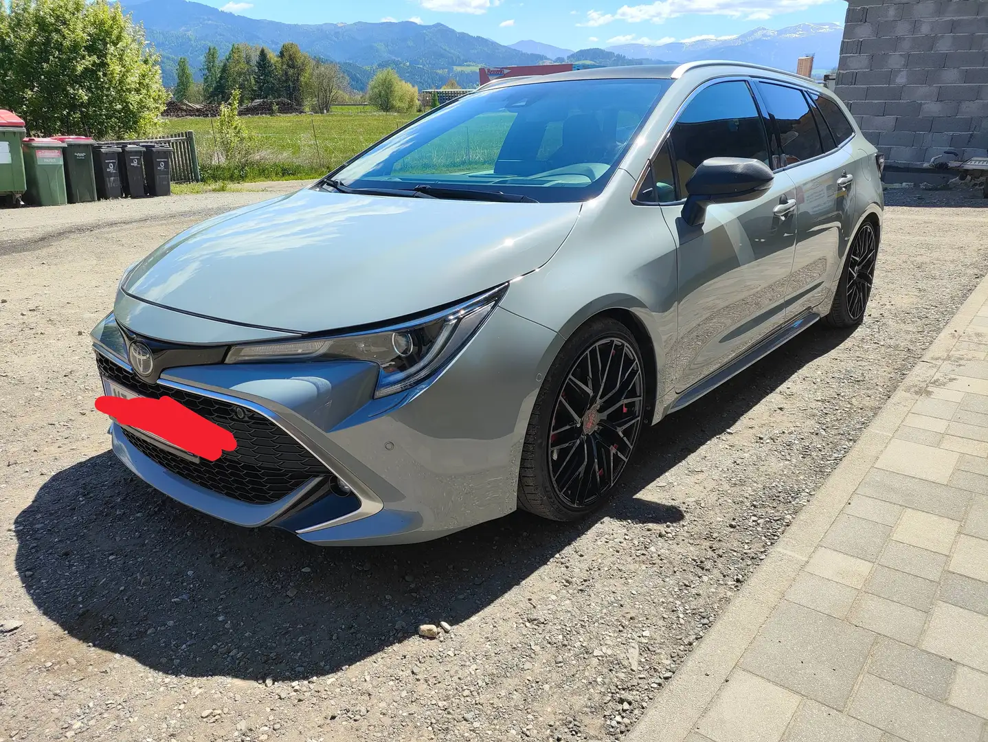 Toyota Corolla Corolla Kombi 2,0 Hybrid Design Aut. Design Grau - 2