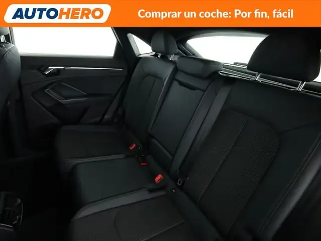 Audi Q3 view 15