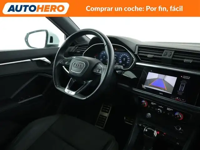 Audi Q3 view 14