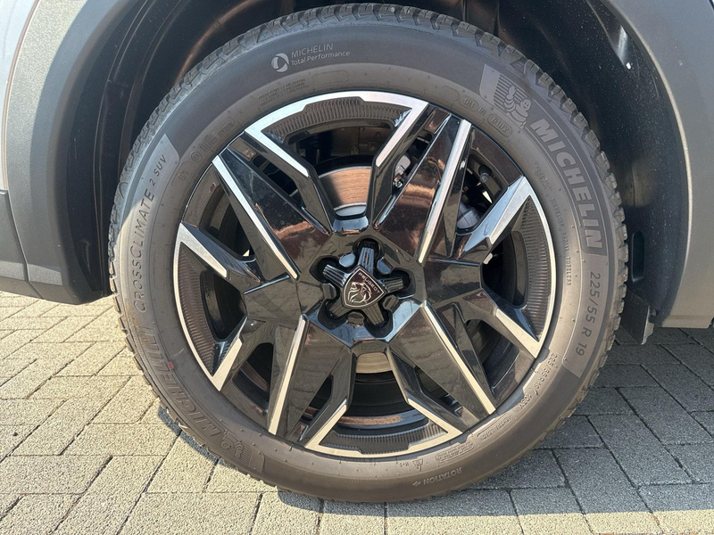 Peugeot 5008 Hybrid 145 GT — photo 16