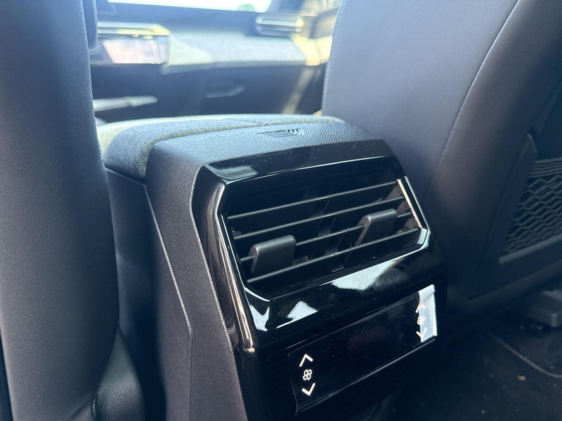 Peugeot 5008 Hybrid 145 GT — photo 17