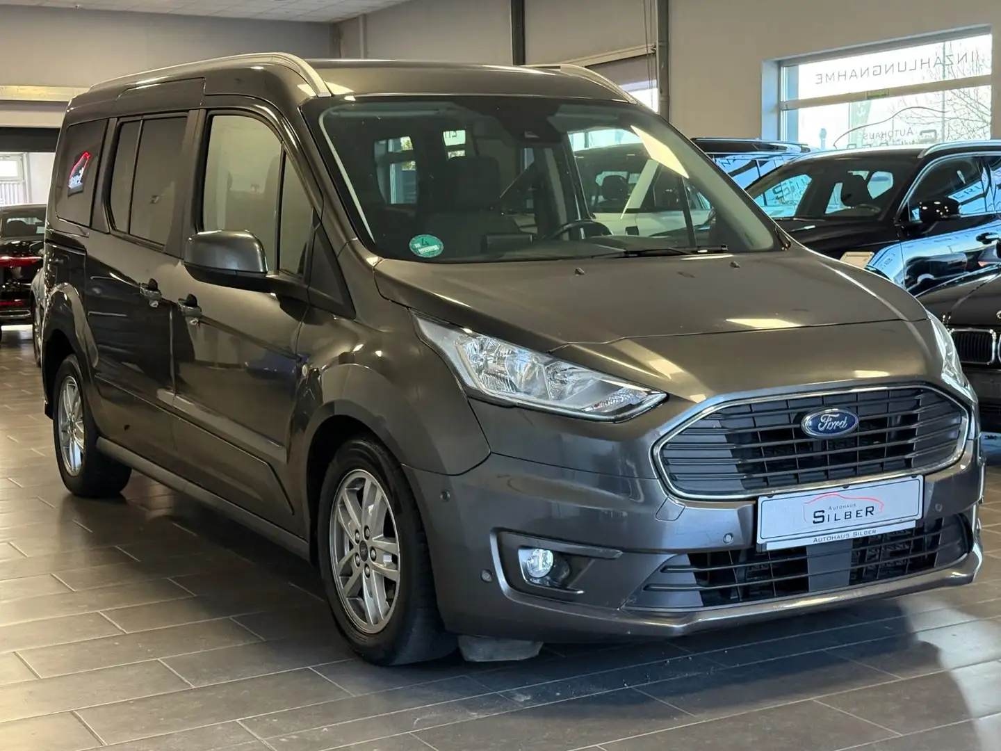 Ford Grand Tourneo Connect Titanium Aut./Pano/AHK Gris - 2