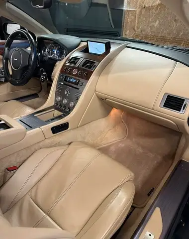 Aston Martin DB9 view 11