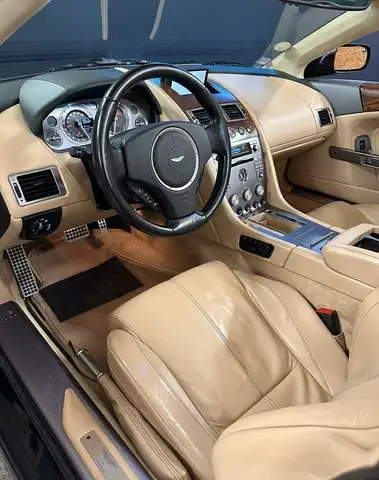 Aston Martin DB9 view 9