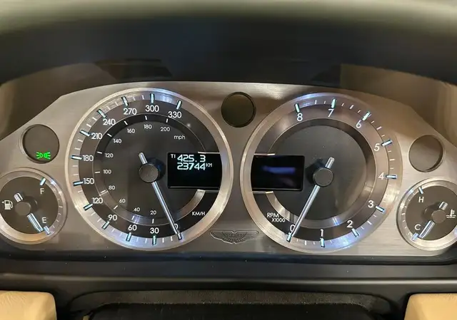 Aston Martin DB9 view 13