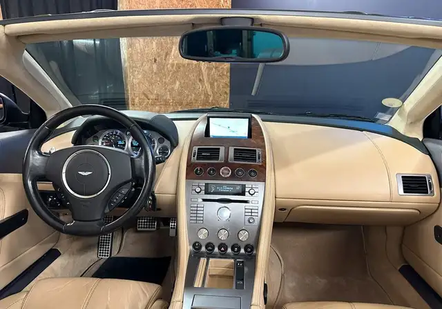 Aston Martin DB9 view 10
