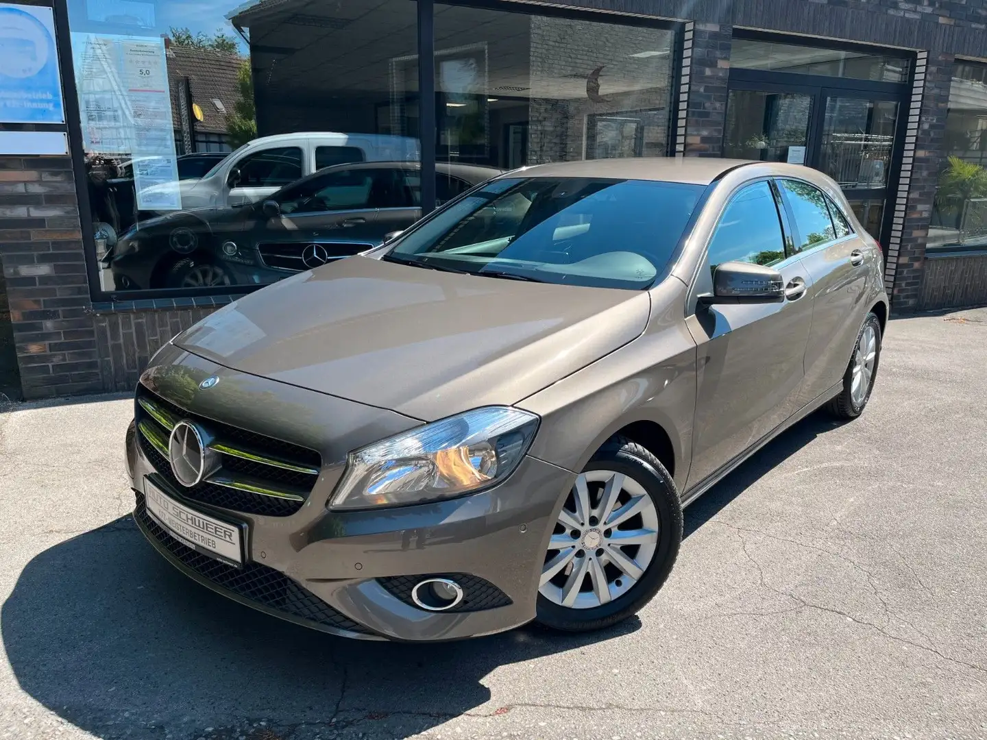 Mercedes-Benz A 180 Urban/PDC/Spiegelp/Navi/Sitzh/TopZustand/ Brun - 1