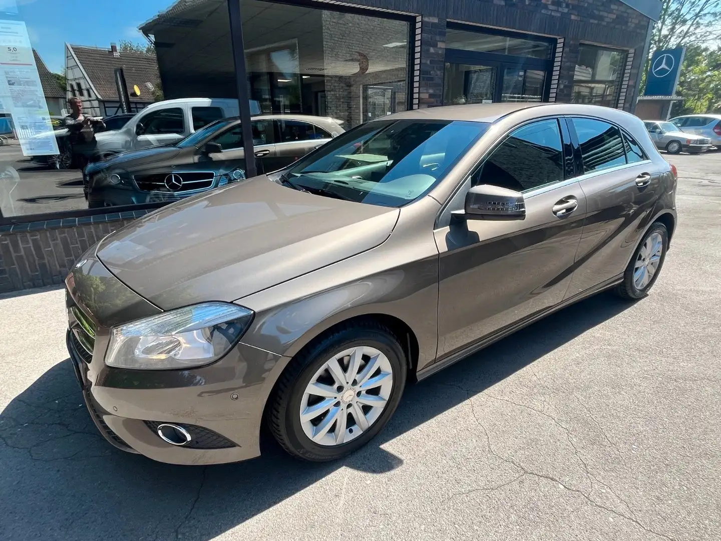 Mercedes-Benz A 180 Urban/PDC/Spiegelp/Navi/Sitzh/TopZustand/ Brun - 2