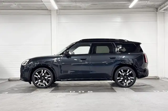 Mini Countryman view 2