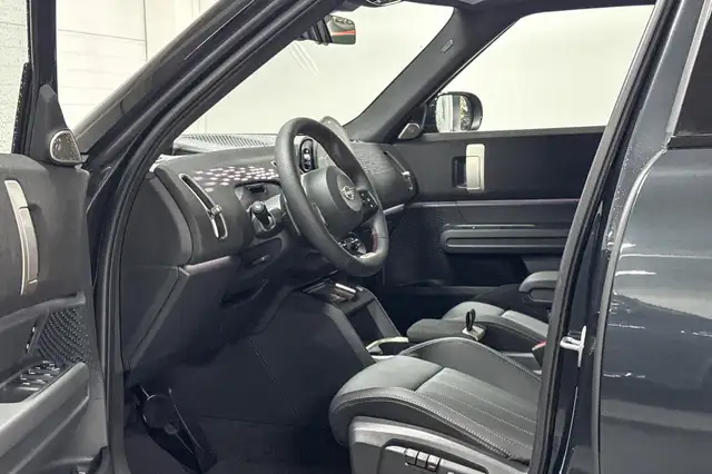 Mini Countryman view 8