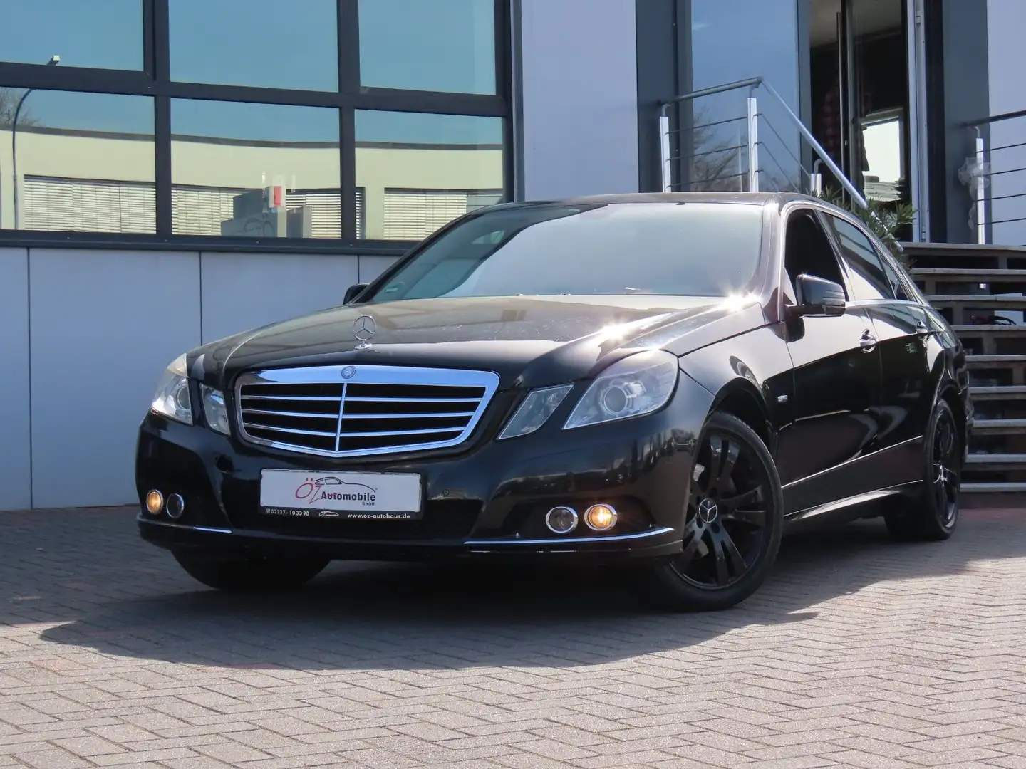 Mercedes-Benz E 220 CDI Elegance ACC Navigation Sitzheizung Noir - 2