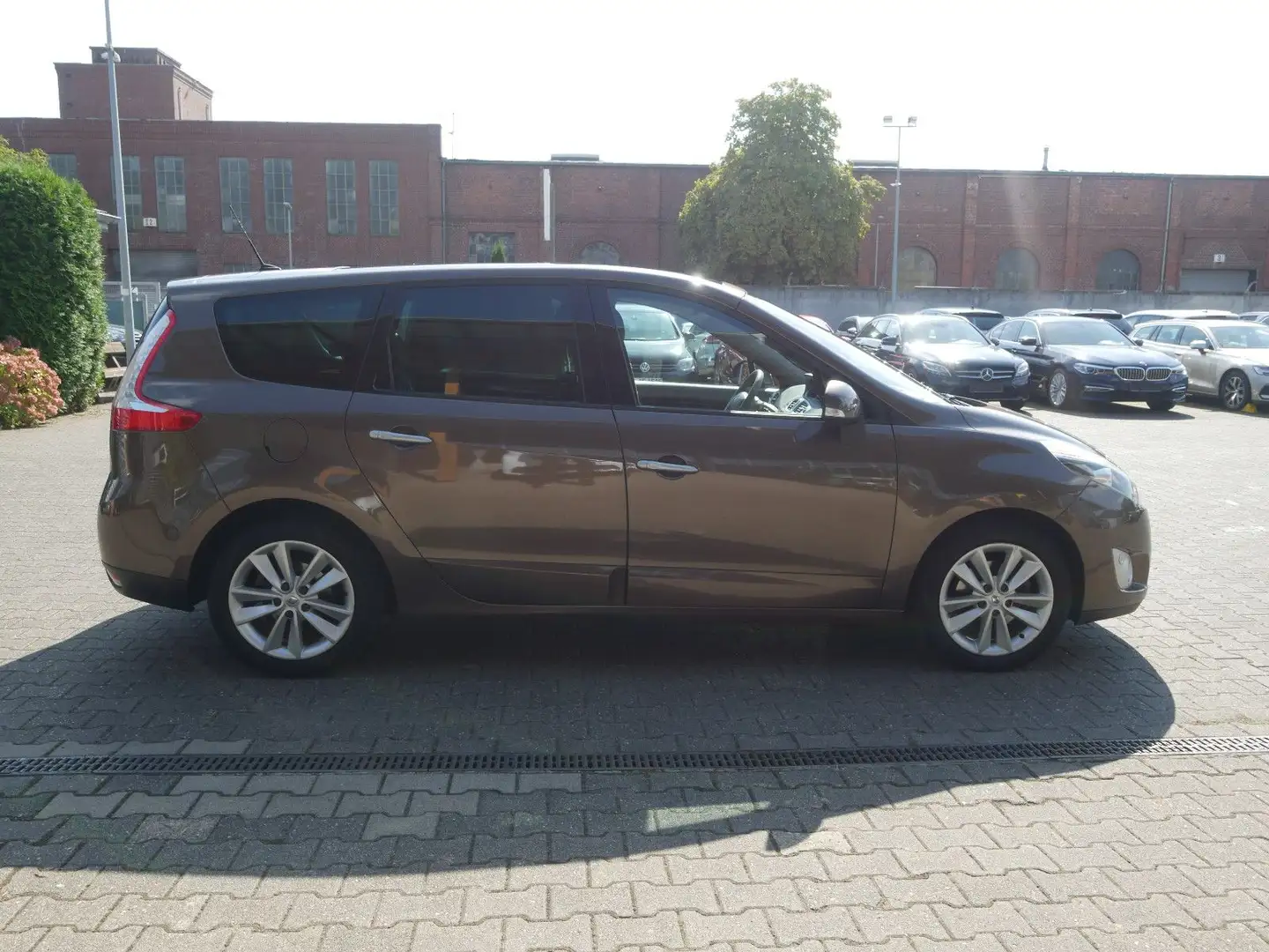 Renault Grand Scenic 2.0 Luxe Leder Navi Pano 7 Sitze Braun - 2