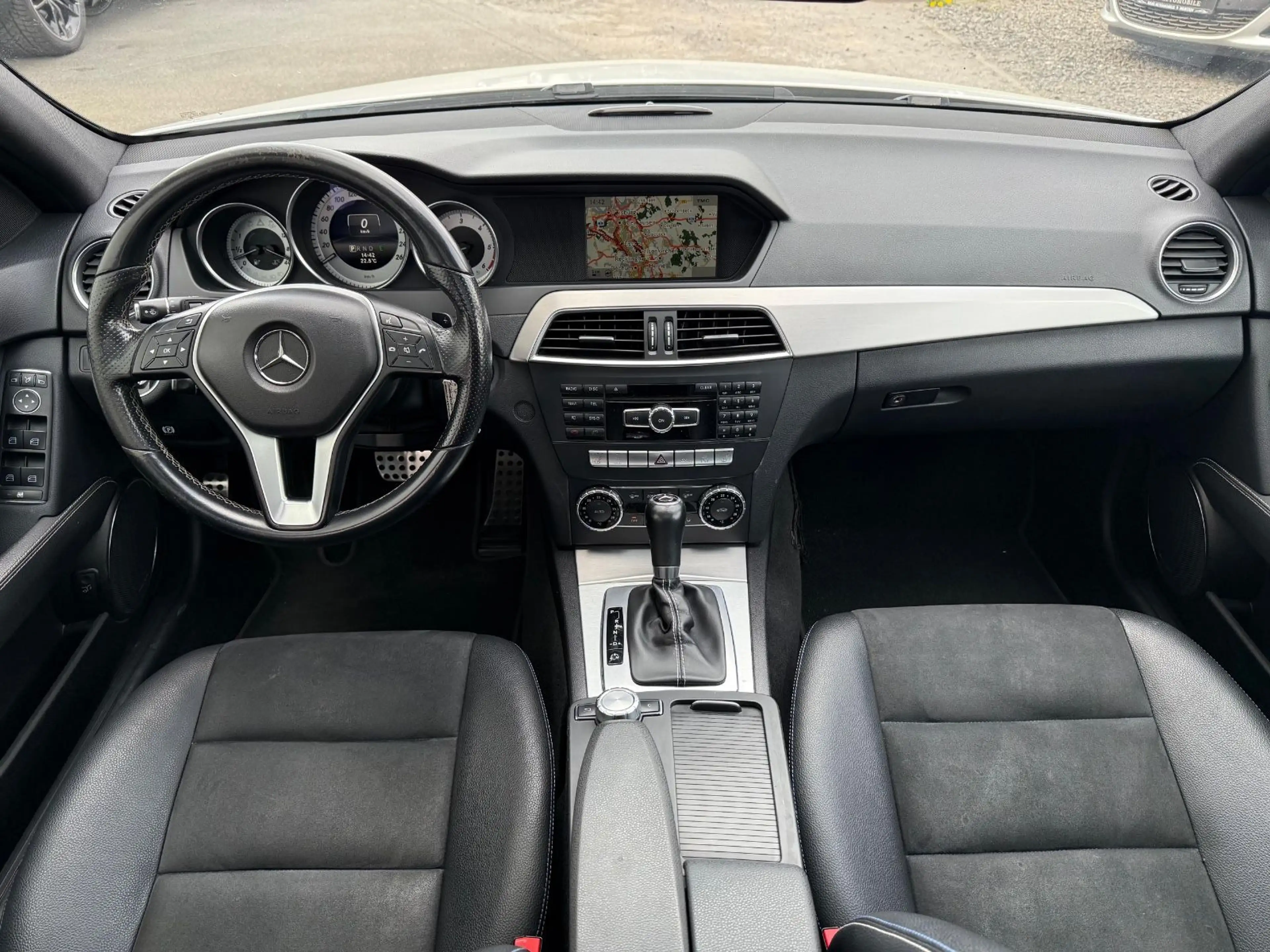 Mercedes-Benz C 350 CDI AMG Edition Glasdach*BiXenon*AHK — photo 16