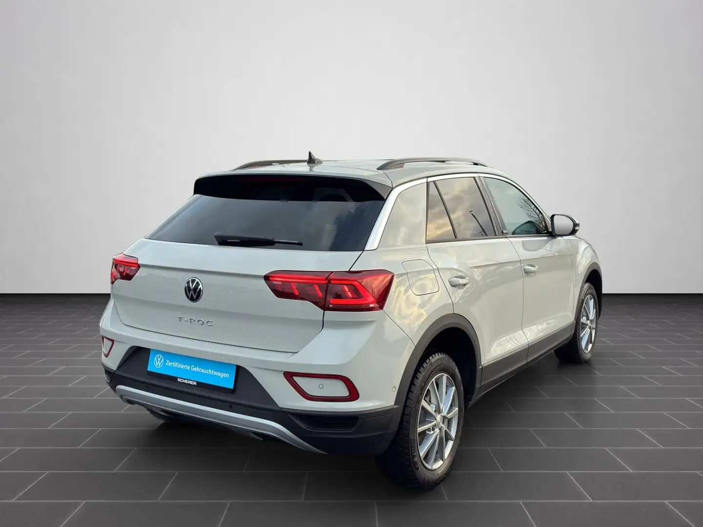 Volkswagen T-Roc MOVE 1.5 TSI DSG IQ.LIGHT REAR VIEW SHZ AP Grau - 2