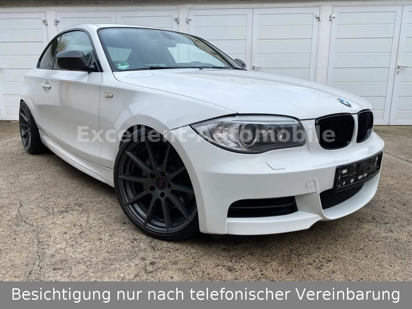 BMW 135 i COUPE PERFORMANCE M-SPORTPAKET VOLLAUSTATT. Weiß - 1