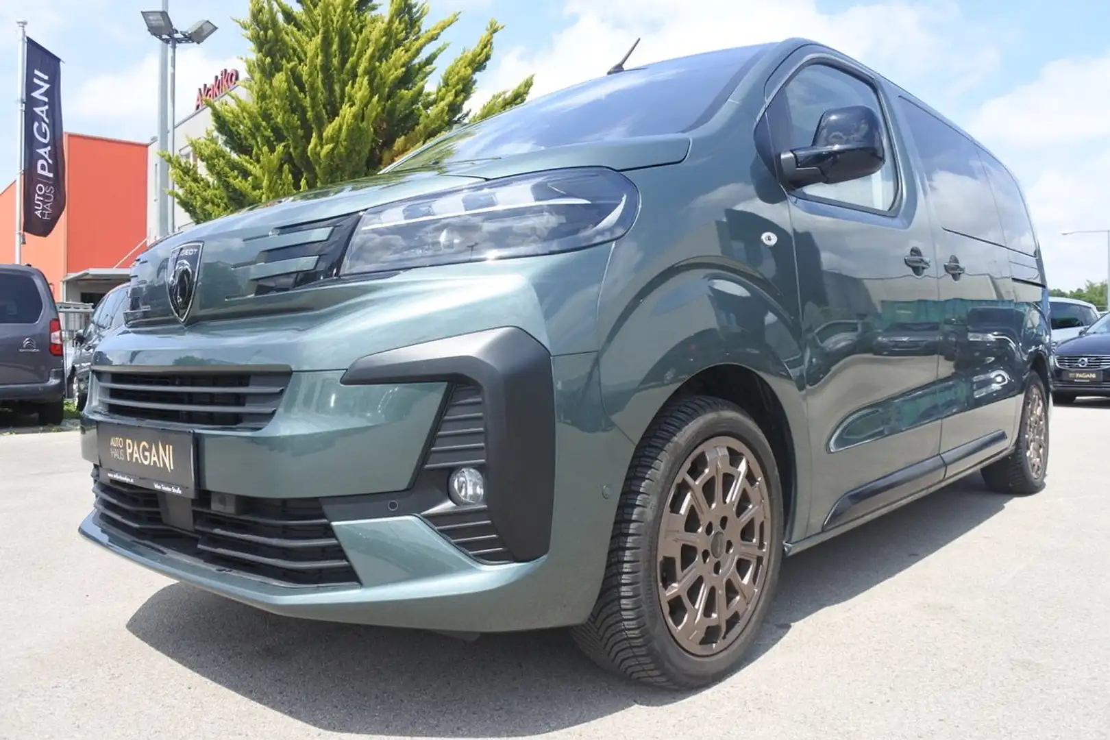 Peugeot Traveller Traveller Allure L2 BlueHDI 180 EAT8/VOLL/MWST/AHK Grün - 1
