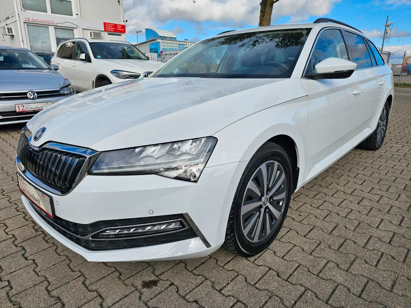 Skoda Superb Komb.Ambit.AUT*AHK*NAVi*VIRTUAL*STANDHEIZ Weiß - 1