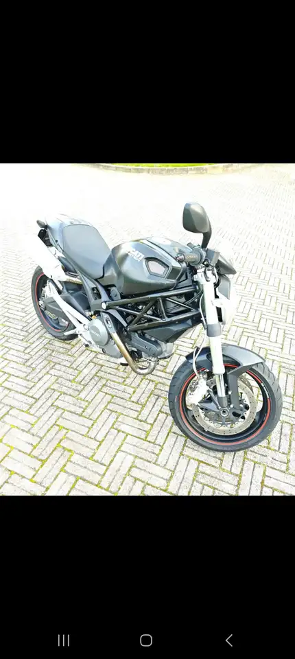 Ducati Monster 696