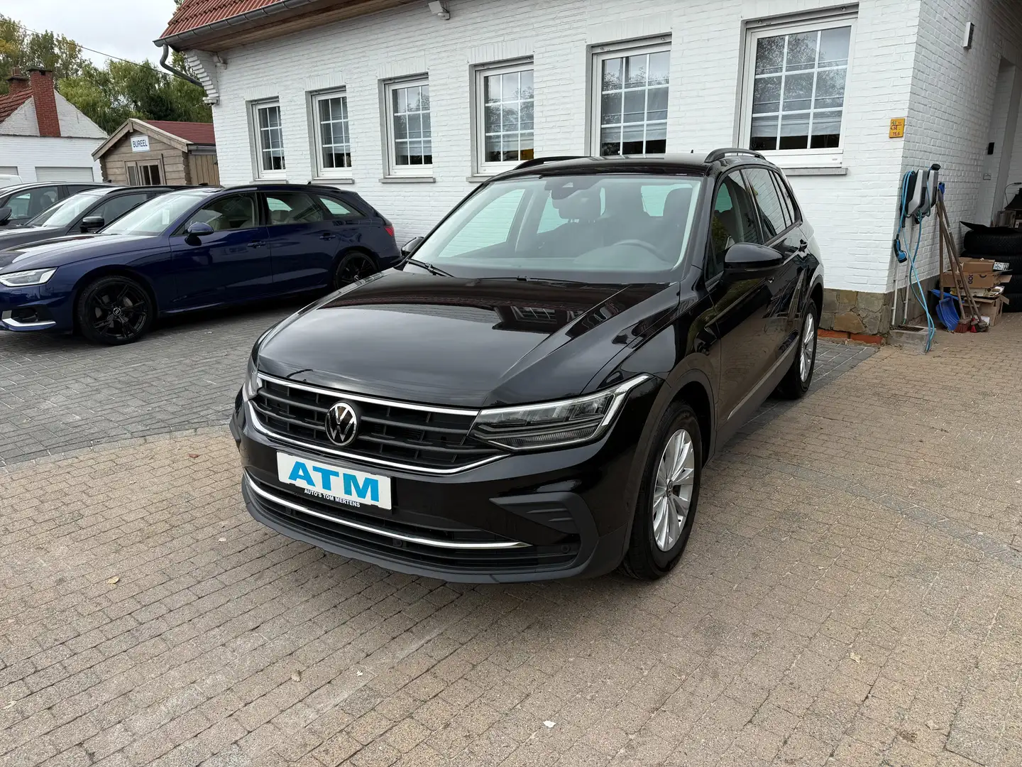 Volkswagen Tiguan Tiguan 2.0 TDI SCR DSG Life/Navi/cam/ACC/lane/side Zwart - 2