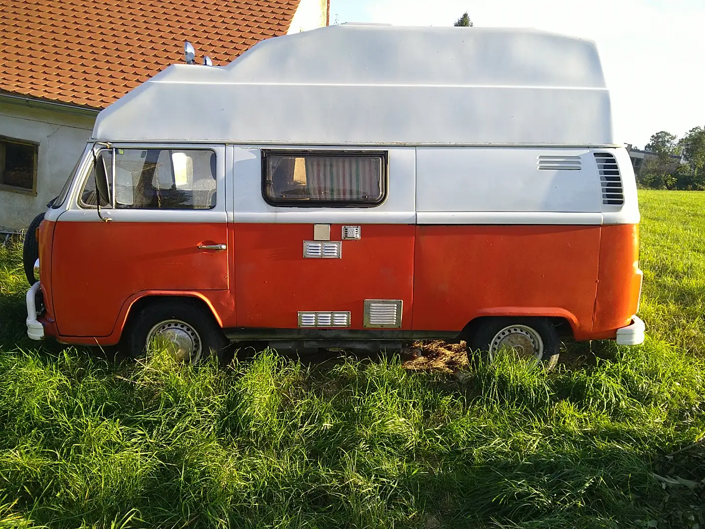 Volkswagen T2 Model VW21-50PS Campingumbau Orange - 1