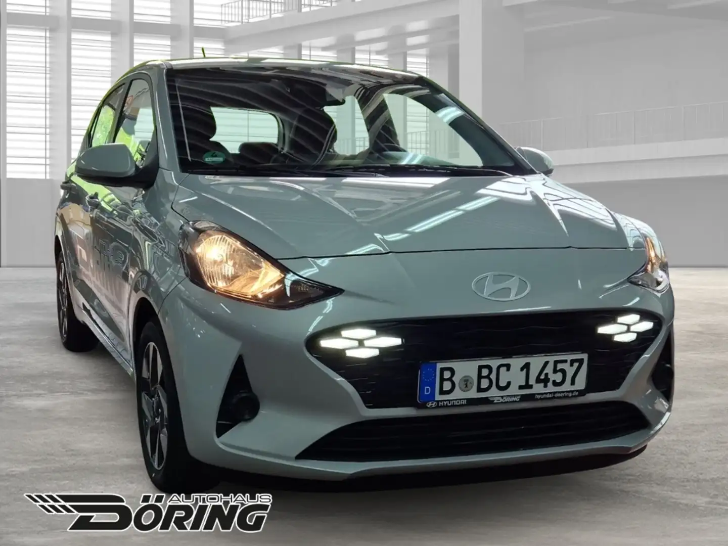 Hyundai i10 Trend 1.0 Automatik 63PS Navi Klima Silber - 2