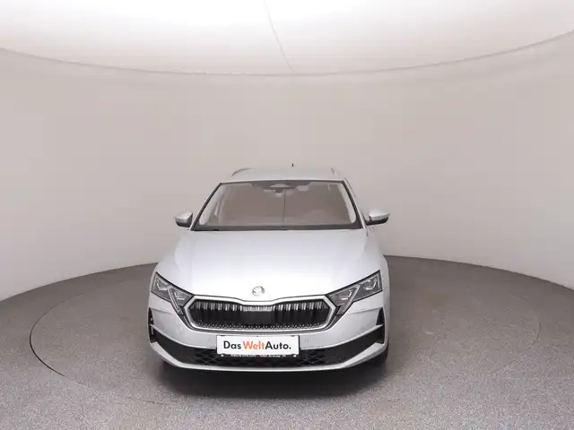 Skoda Octavia view 3