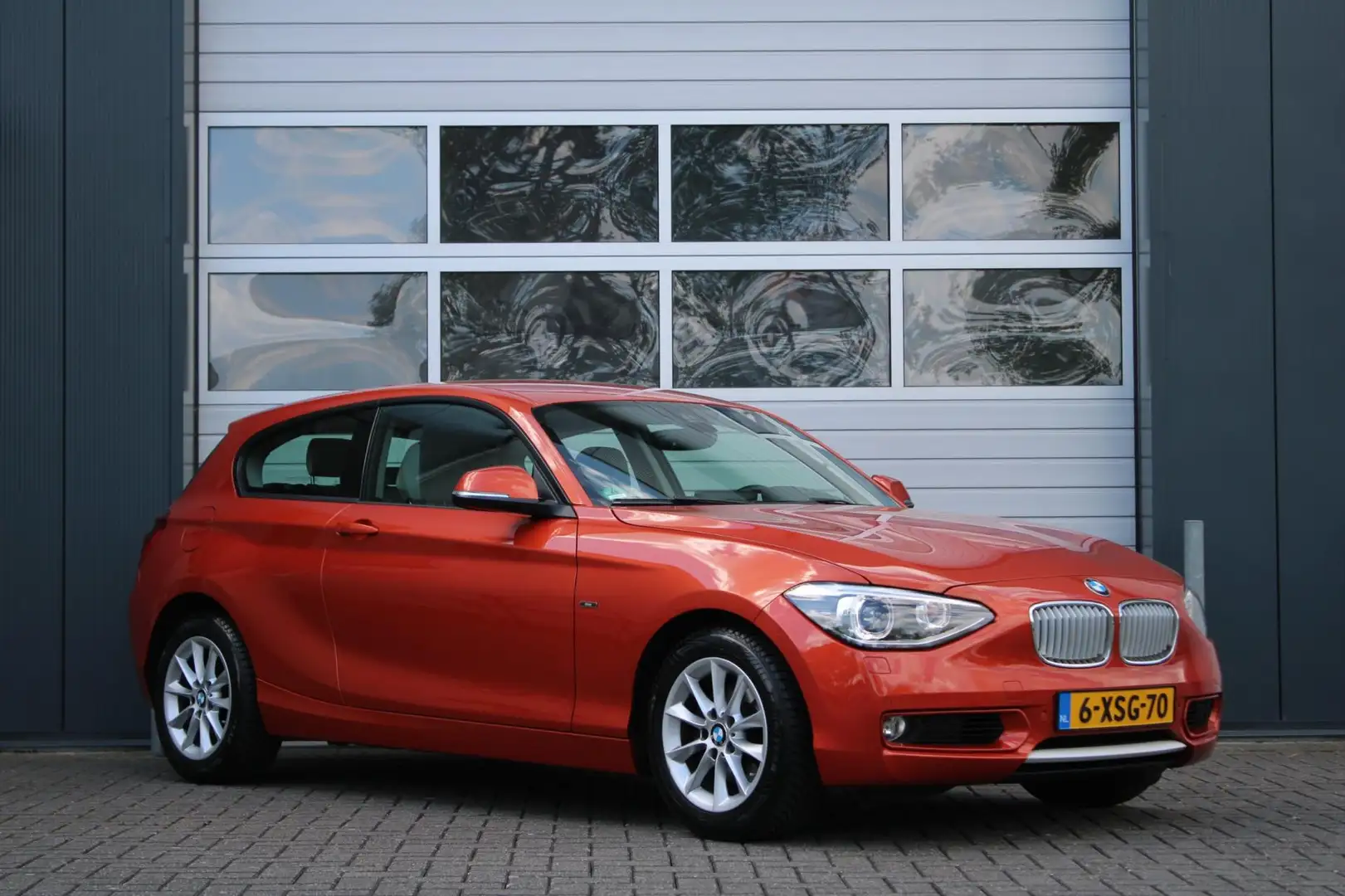 BMW 118 1-serie 118i Executive Clima/Cruise/Navi/Bi-Xenon/ Orange - 1
