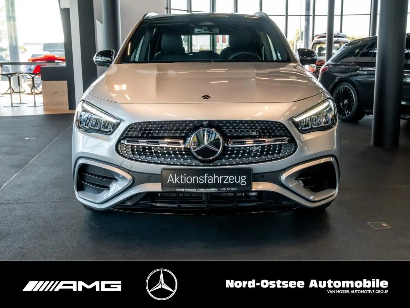 Mercedes-Benz GLA 180 AMG-EDITION NIGHT PANO AHK DISTRON 20-ZO Silber - 2