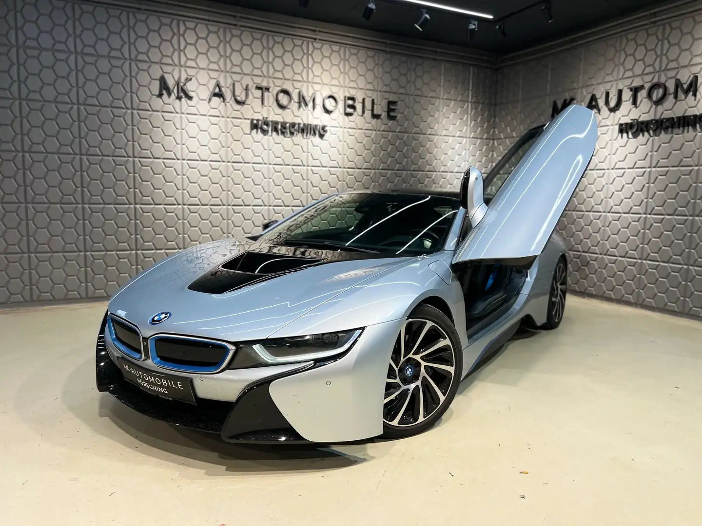 BMW i8 Pure Impulse*RFK*HUD*HARMAN/KARDON*SITZHEIZUNG* Silber - 1