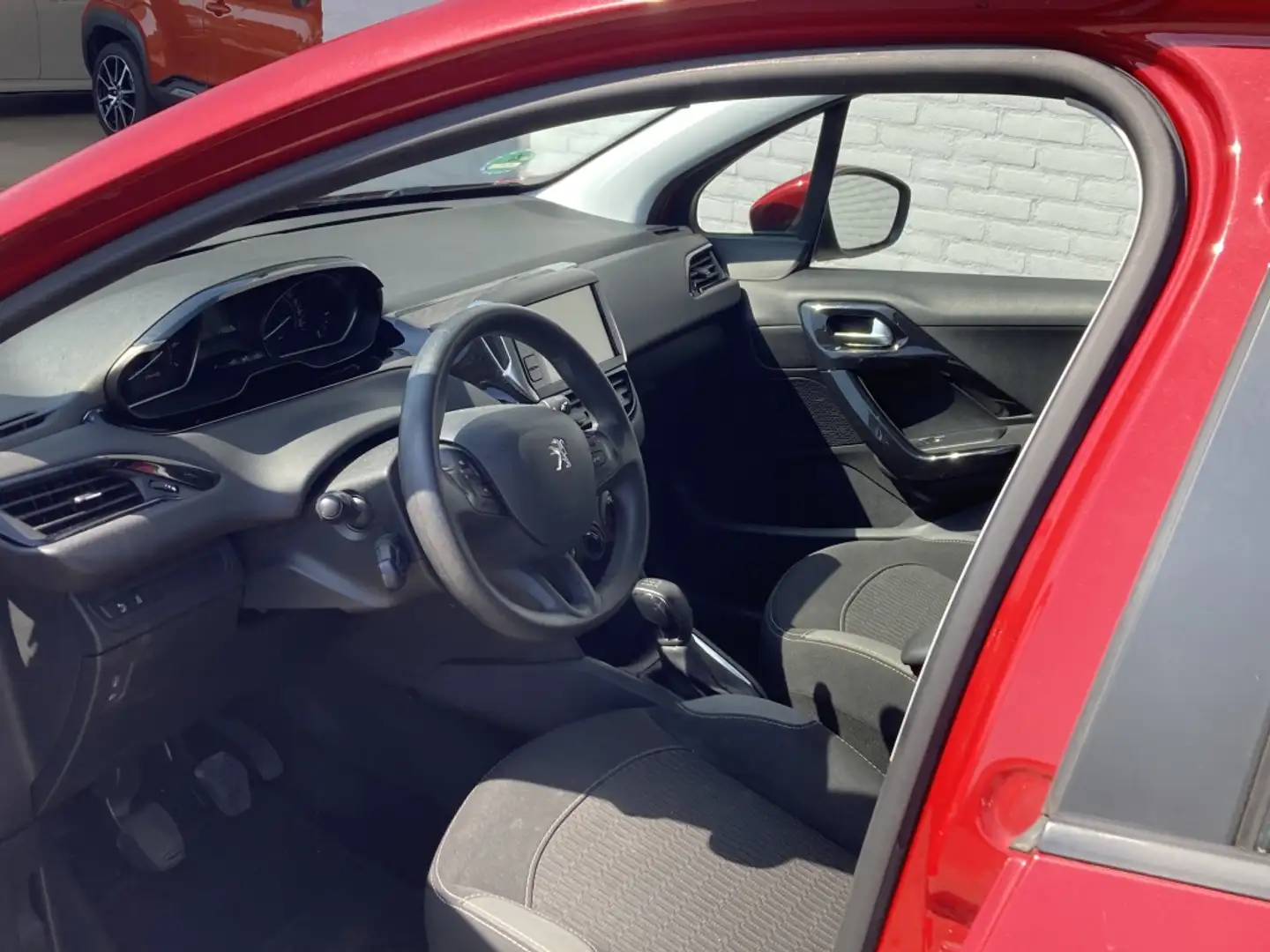 Peugeot 208 1.2 PureTech Blue Lion 5-deurs | Navi | PDC | CPV Rouge - 2
