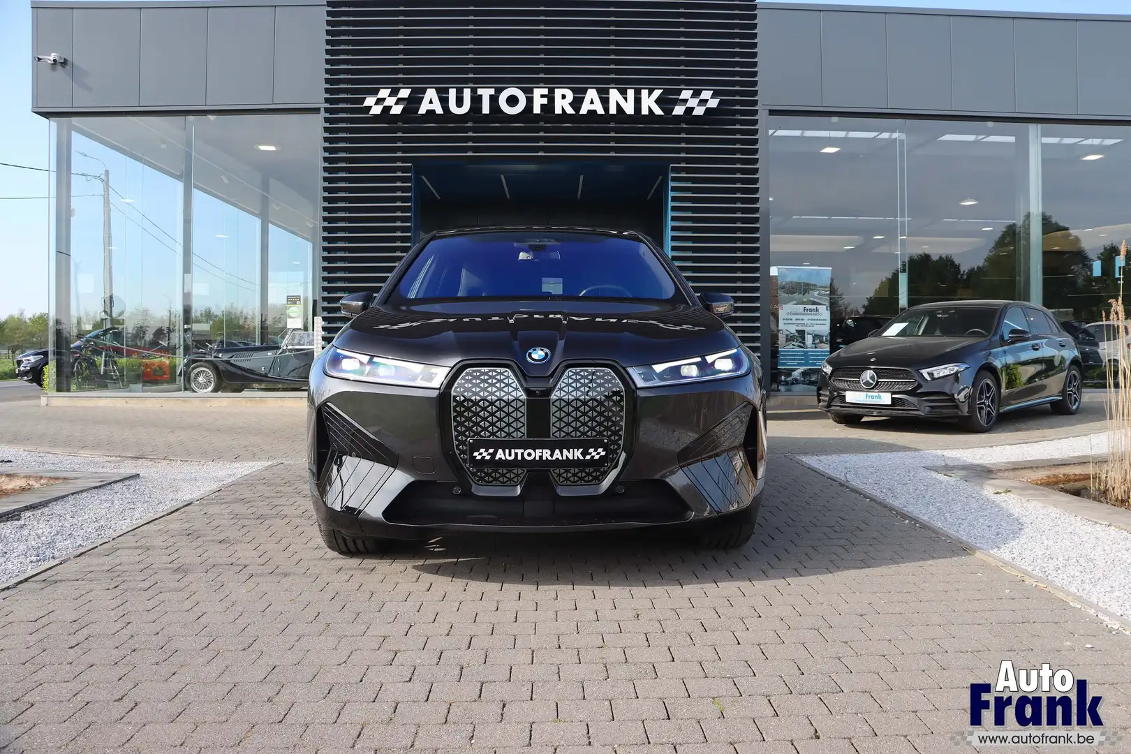 BMW iX 40 / M-SPORT / PANO / INTGR STR / LUCHTVERING Grijs - 2