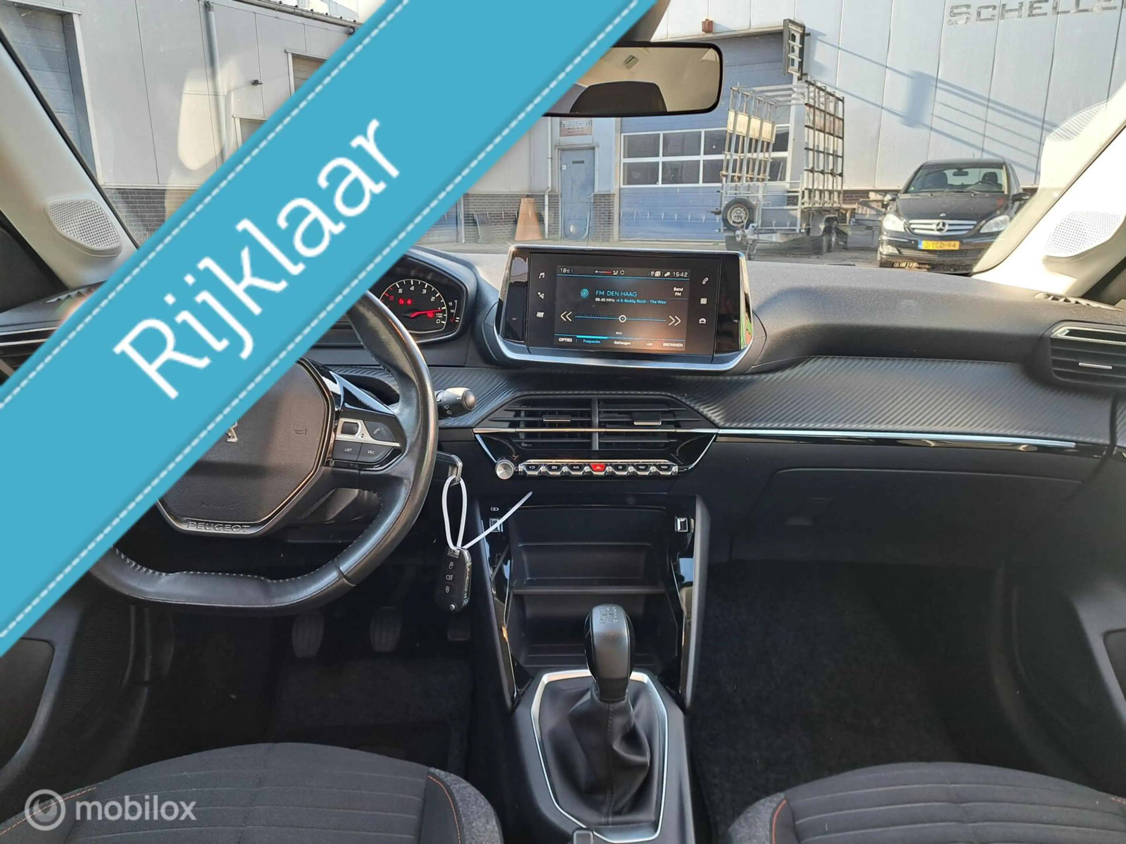 Peugeot 208 1.2 PureTech Allure — photo 11