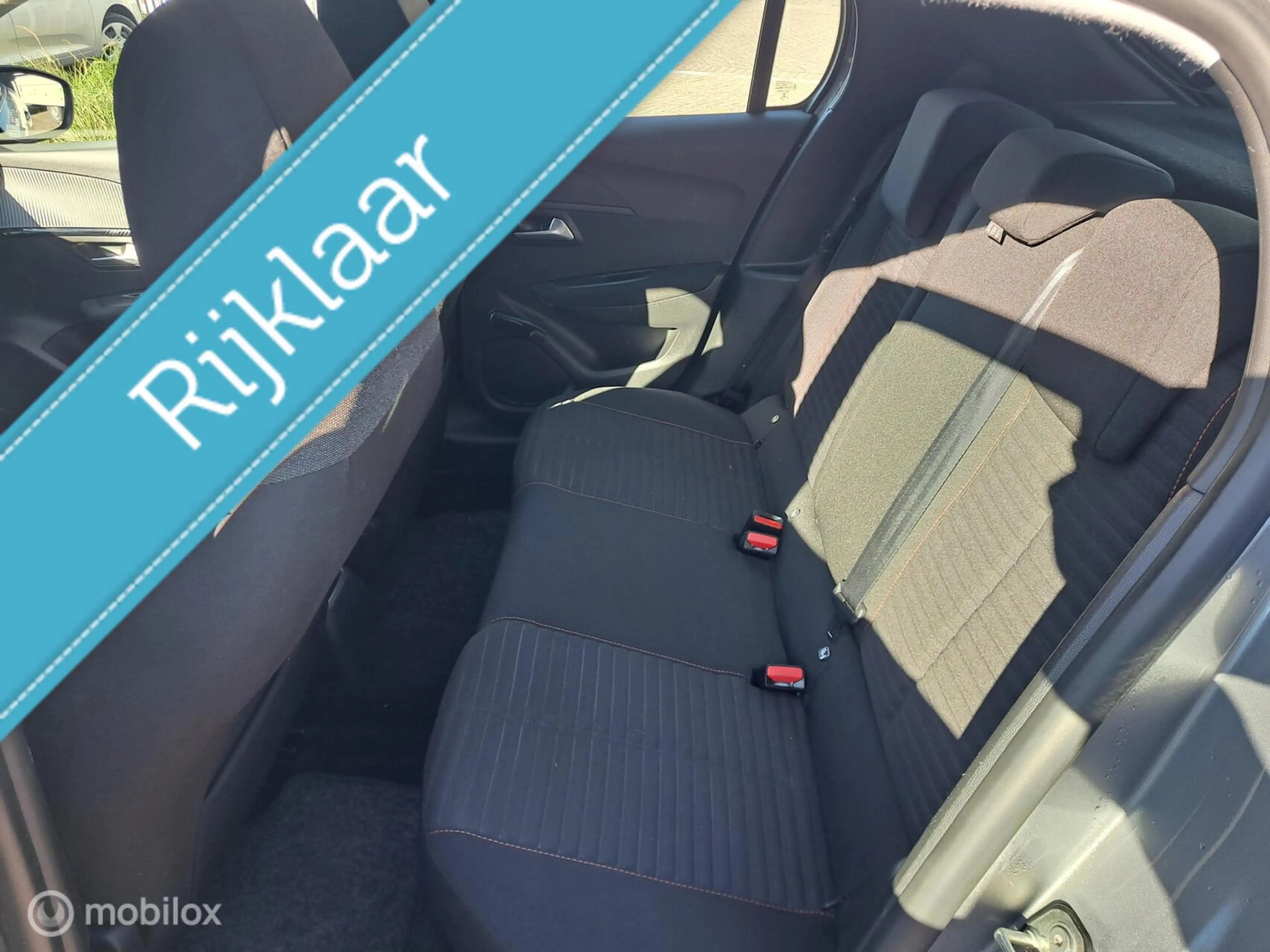 Peugeot 208 1.2 PureTech Allure — photo 12