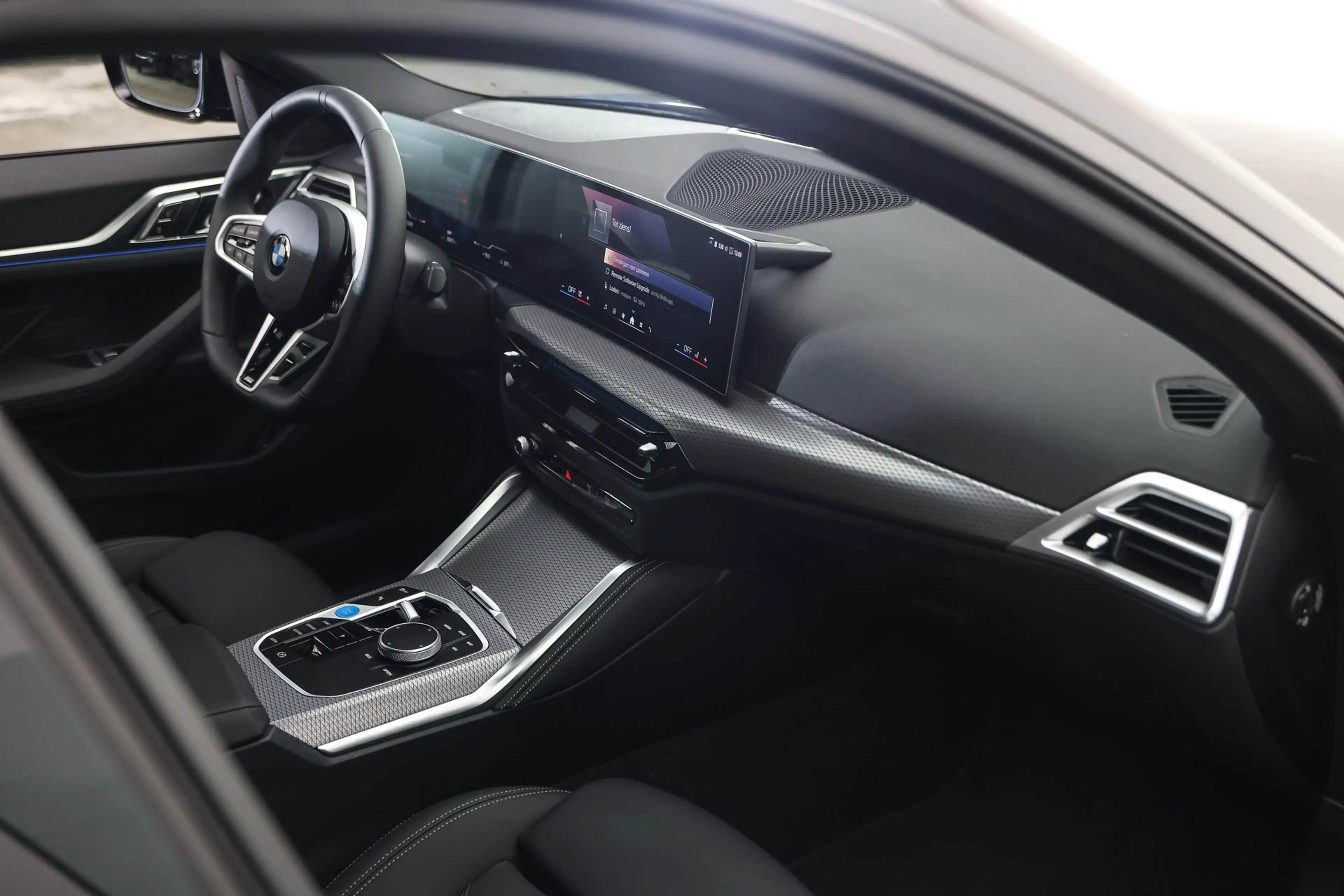 BMW i4 eDrive35 M Sport / Achteruitrijcamera / Adaptieve — photo 9