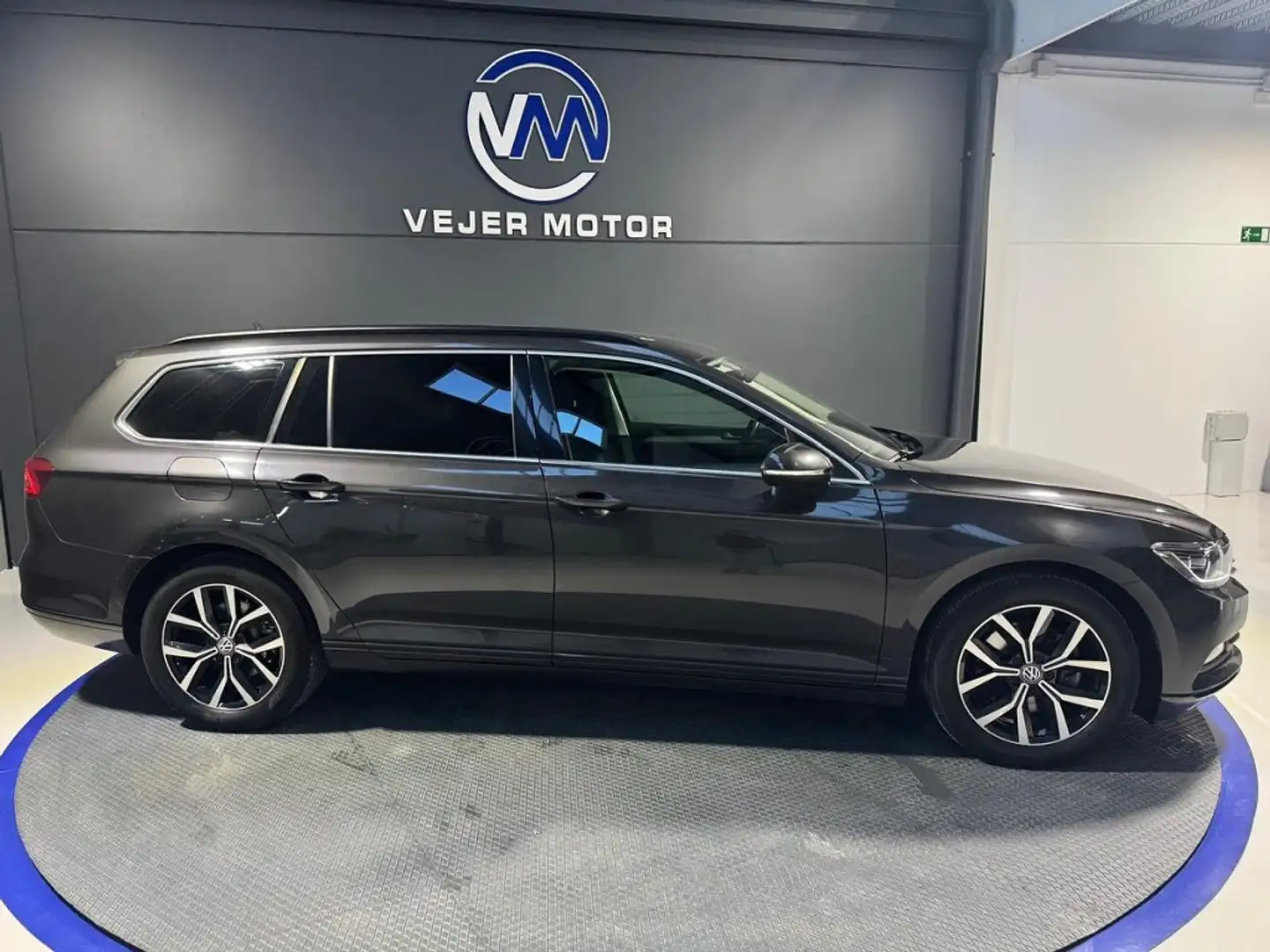 Volkswagen Passat 1.6TDI Edition DSG7 88kW Zwart - 2