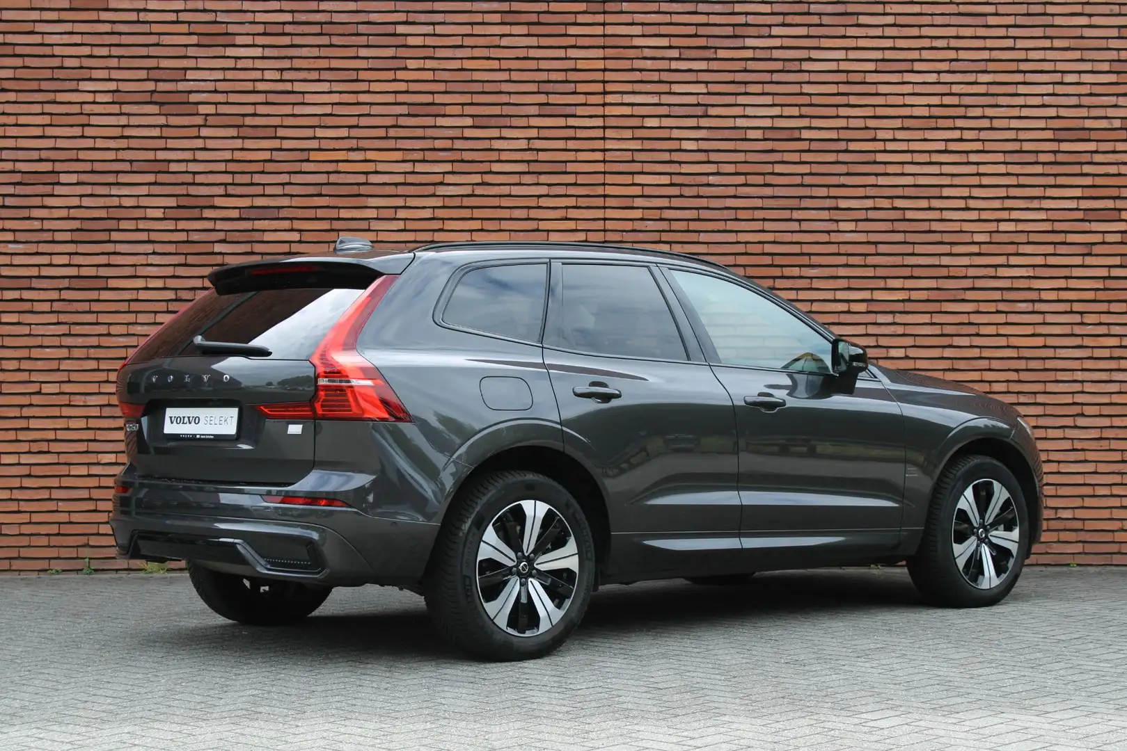 Volvo XC60 T6 Automaat Plug-in hybrid AWD Ultimate Dark Panor Grijs - 2