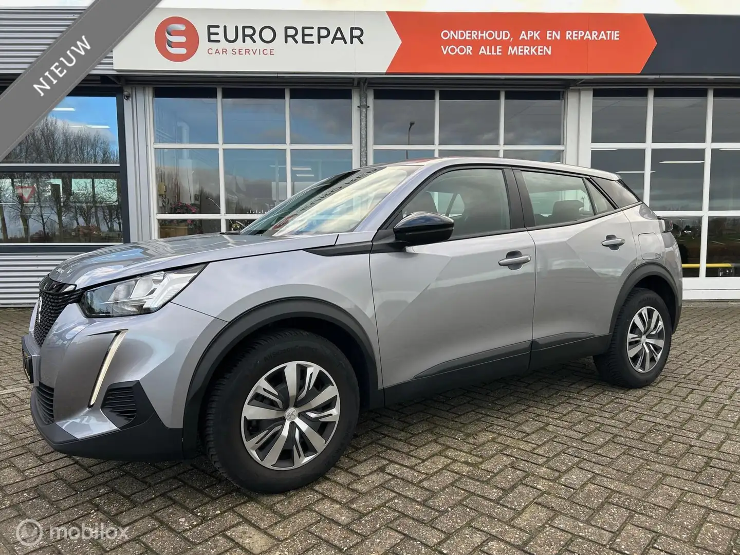 Peugeot 2008 1.2 PureTech Active Grau - 1