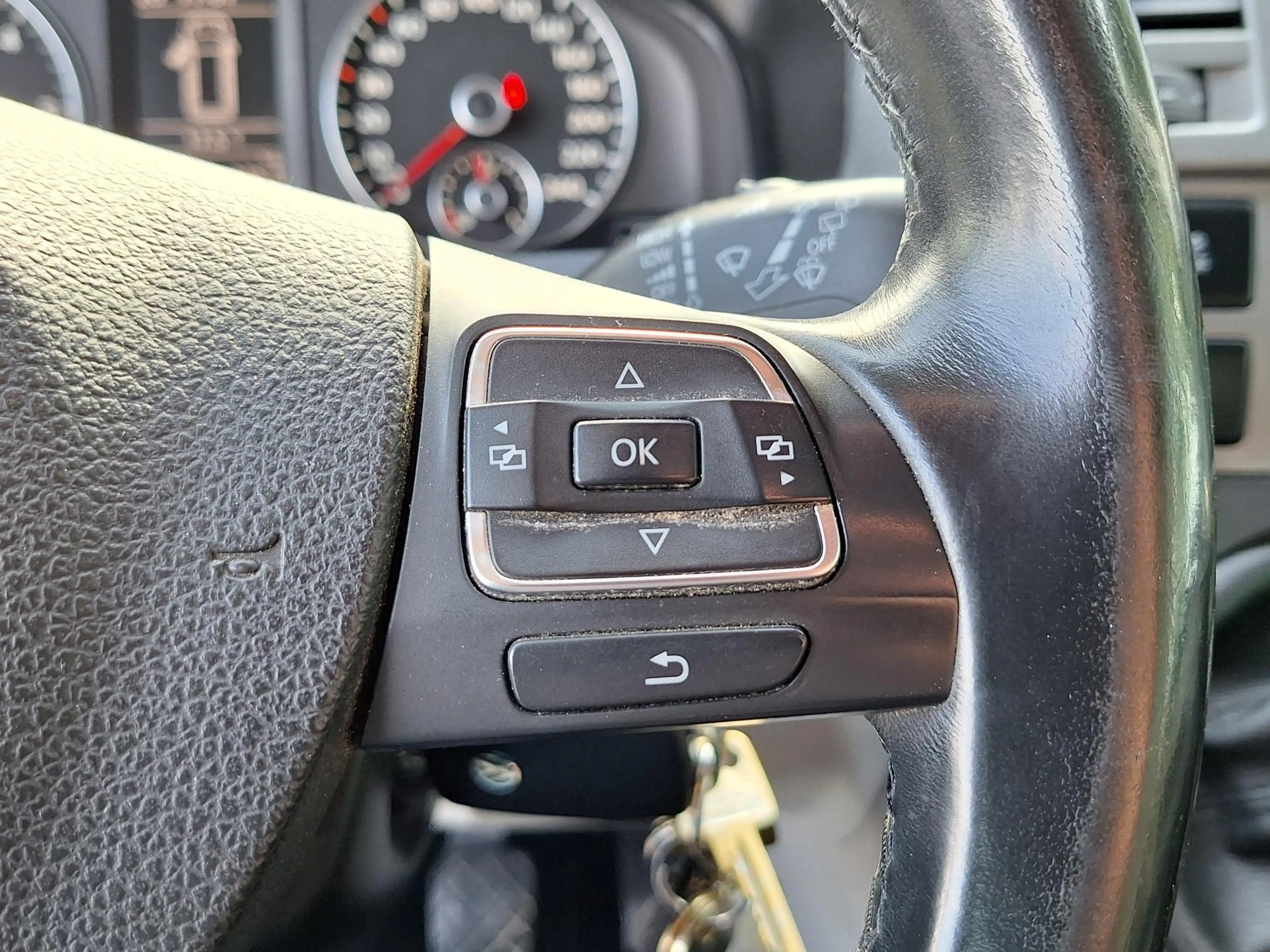 Volkswagen Transporter 2.0 TDI L2H1 DC Comfortline — photo 19