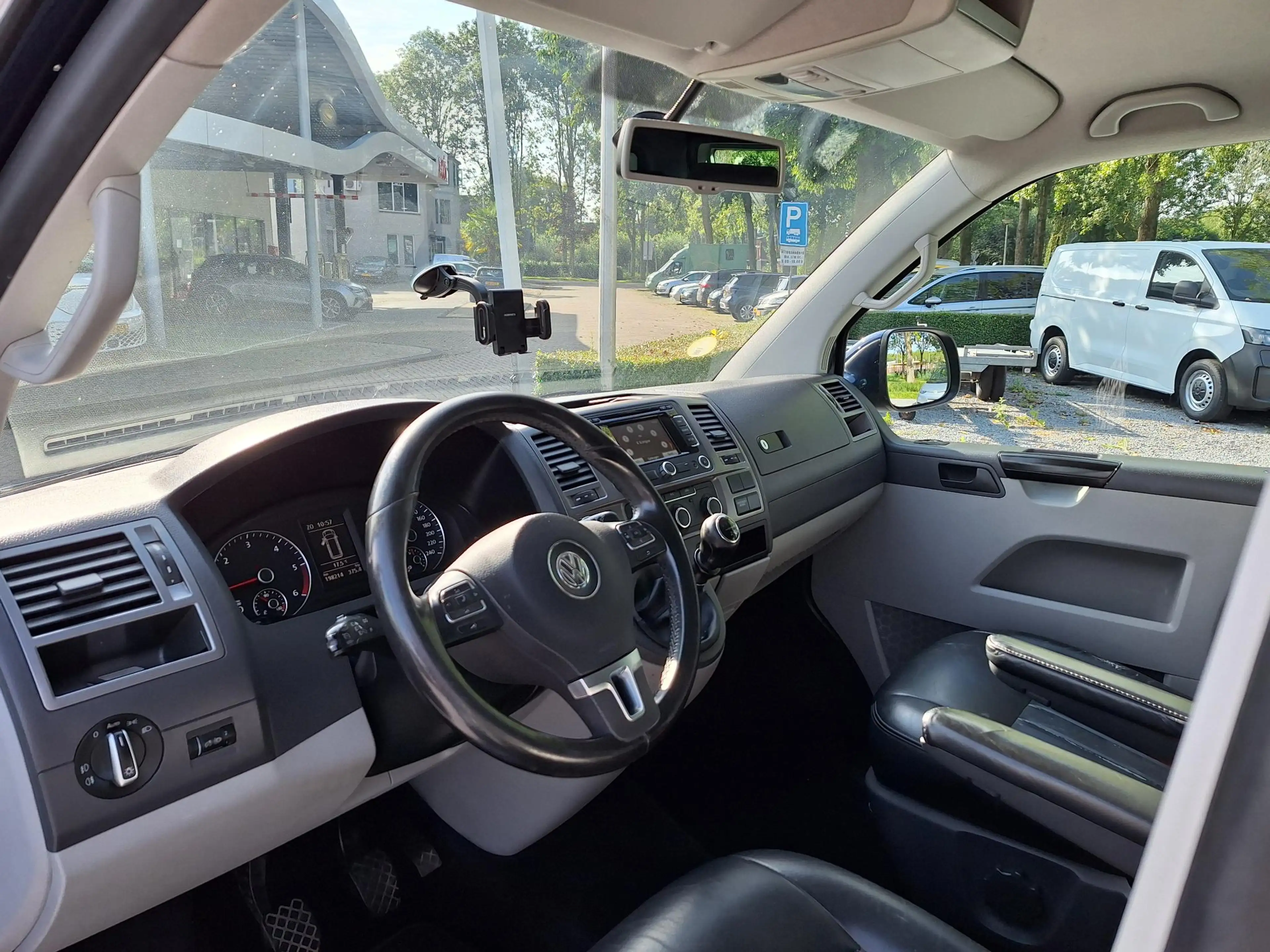 Volkswagen Transporter 2.0 TDI L2H1 DC Comfortline — photo 10