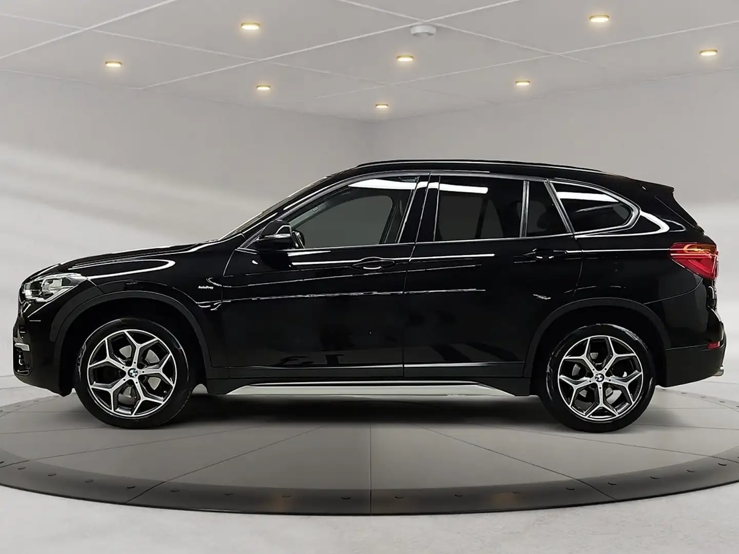 BMW X1 xDrive18d * XLINE * 2. BESITZ * HEAD-UP * KAMERA * Schwarz - 2