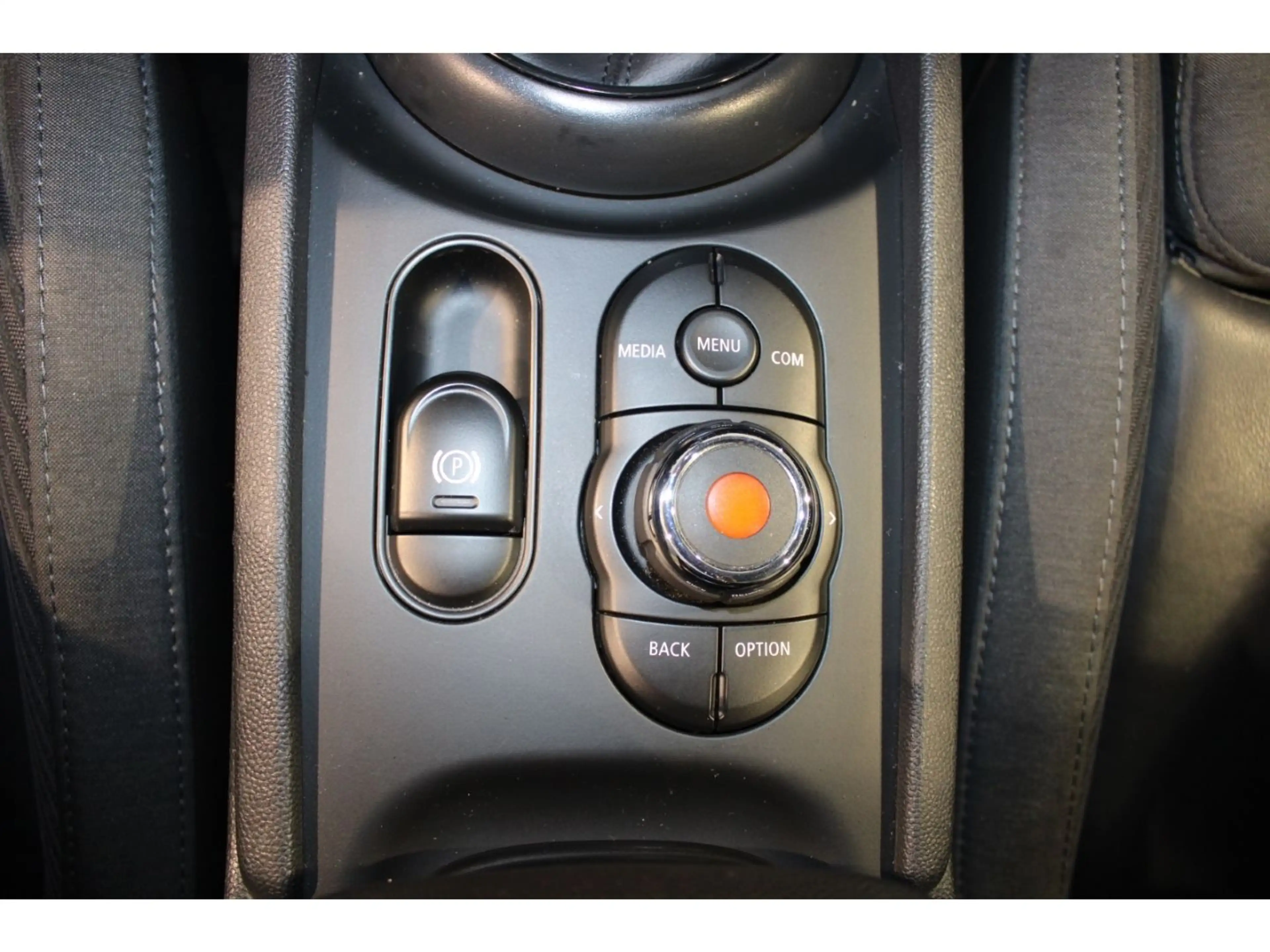 MINI Cooper Clubman El. Panodach Ambientebeleuchtung — photo 8