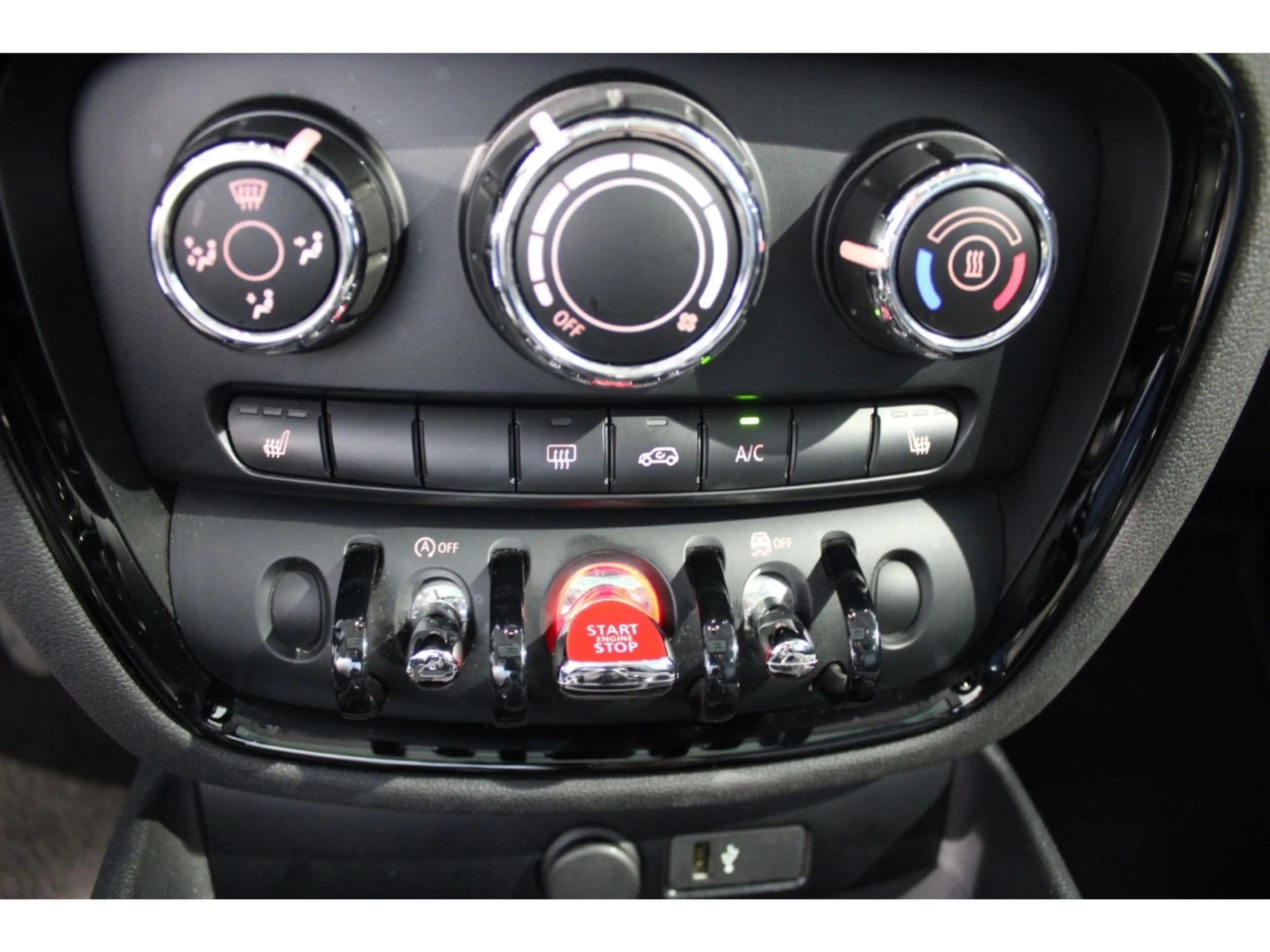 MINI Cooper Clubman El. Panodach Ambientebeleuchtung — photo 9