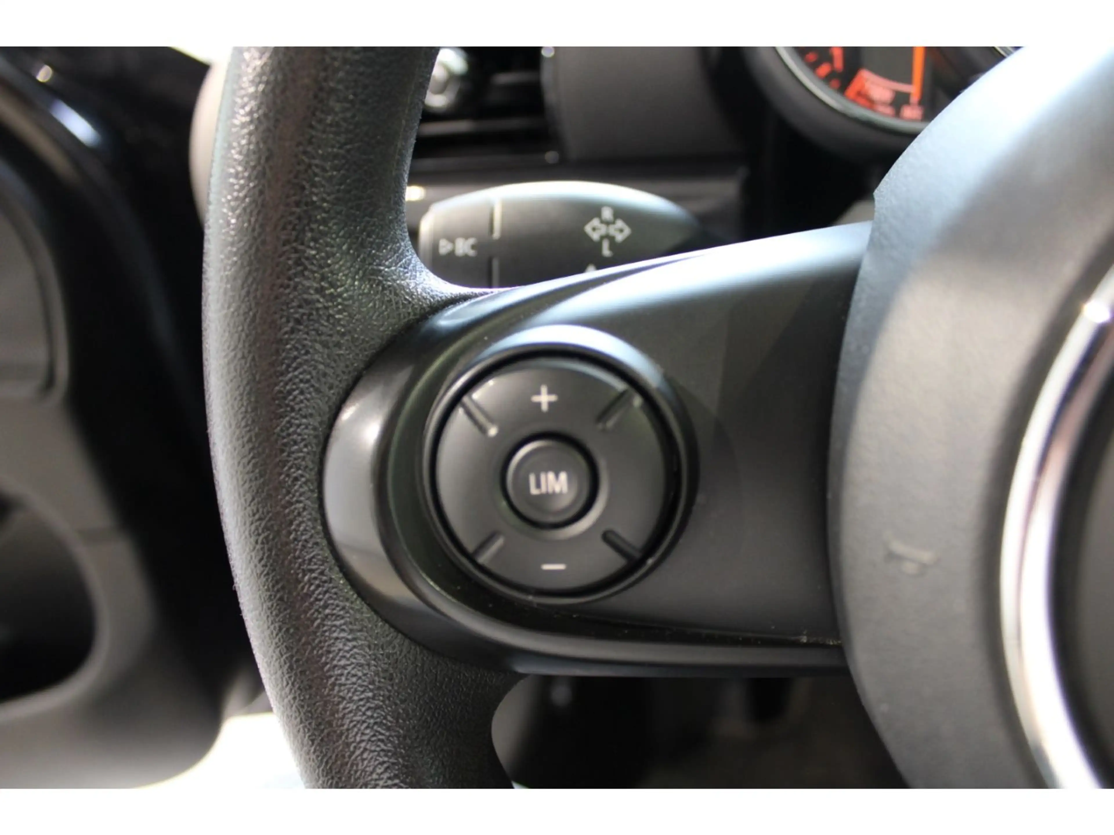 MINI Cooper Clubman El. Panodach Ambientebeleuchtung — photo 13