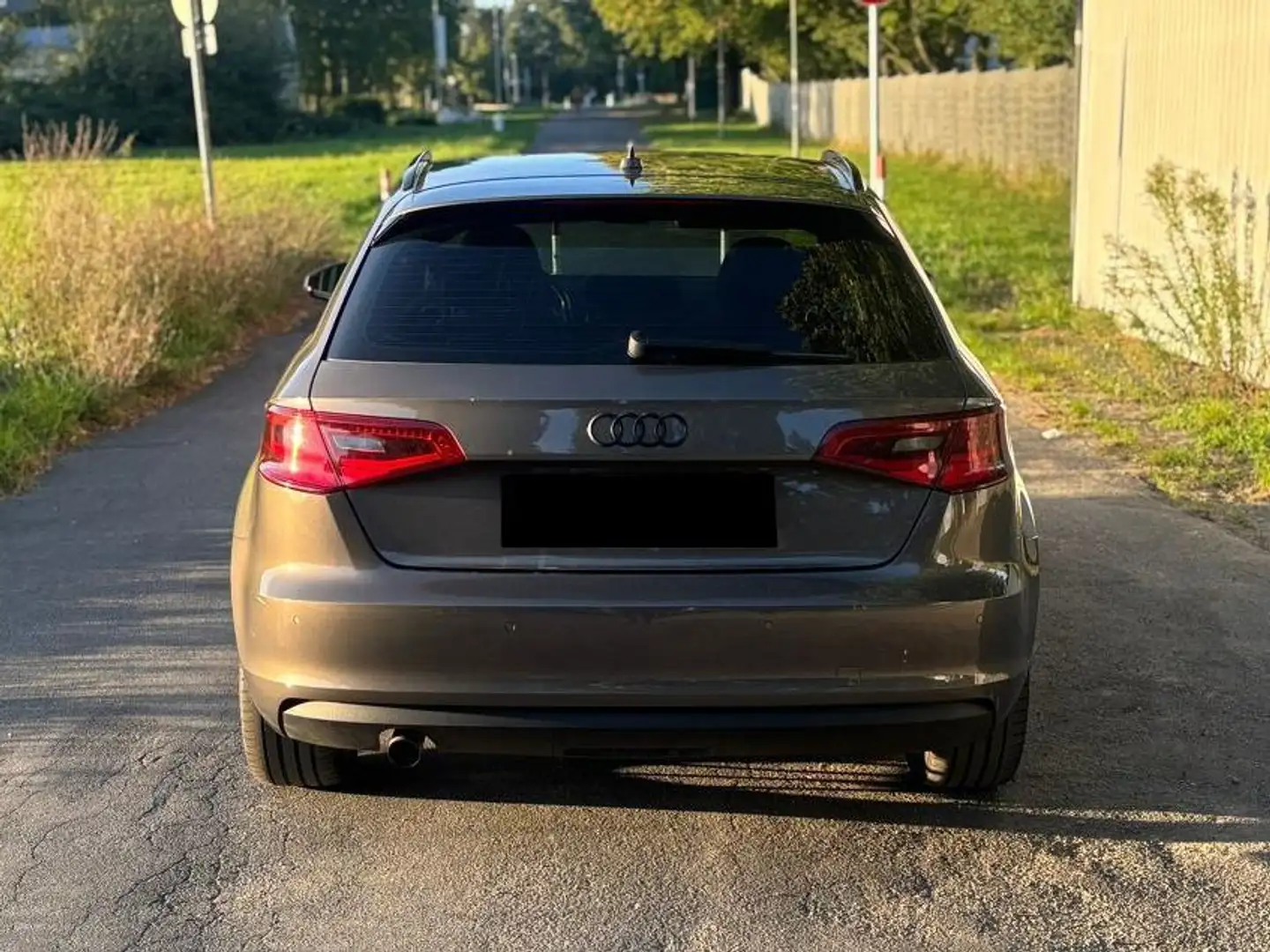 Audi A3 A3 Sportback 1.6 TDI TÜV27 LED AHK NAVI Sitzhzg Šedá - 1