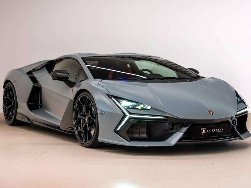 Lamborghini Revuelto