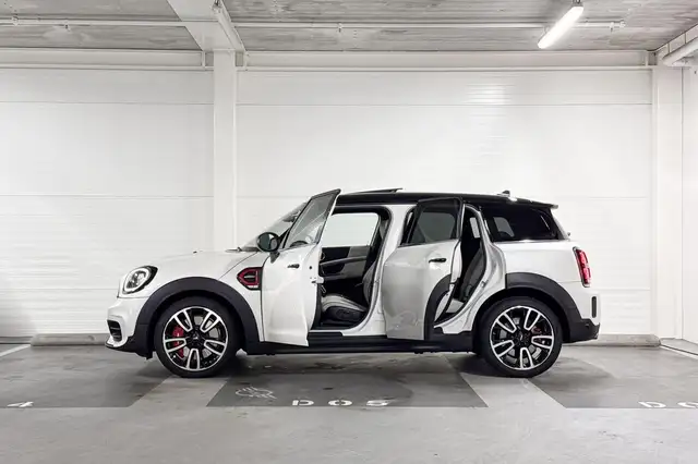MINI Countryman view 3