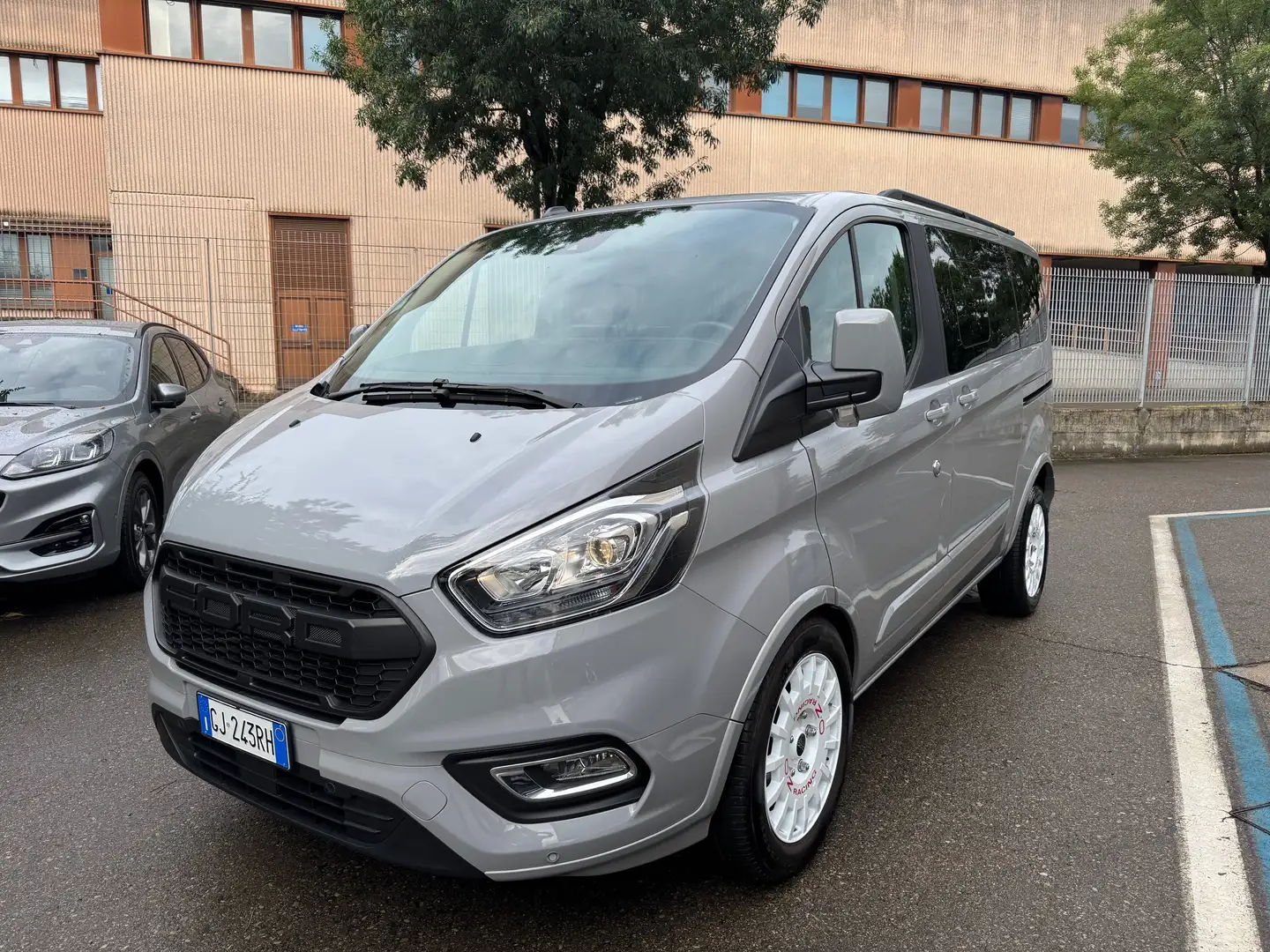 Ford Tourneo Custom 320 2.0 EcoBlue 150CV MHEV 8 POSTI SUPER PREZZO Grey - 1