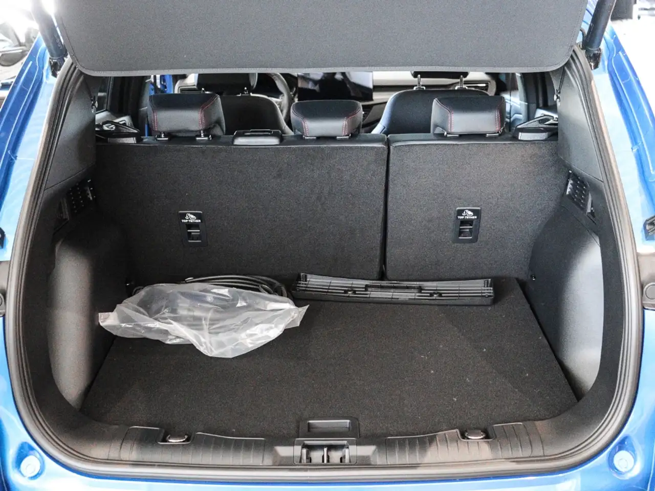 Ford Kuga PHEV ST-LINE X 243PS Winter Techno Pano 19Zoll HUD 13